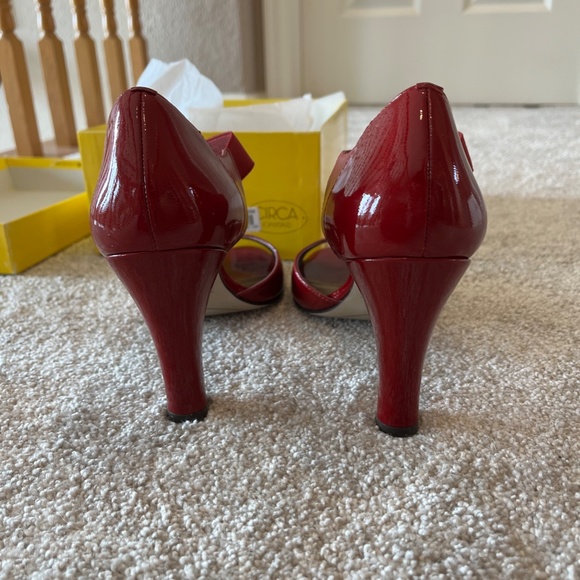 Circa Joan and David peep-toe red heels, 8 1/2, slightly worn in original box - Picture 5 of 9